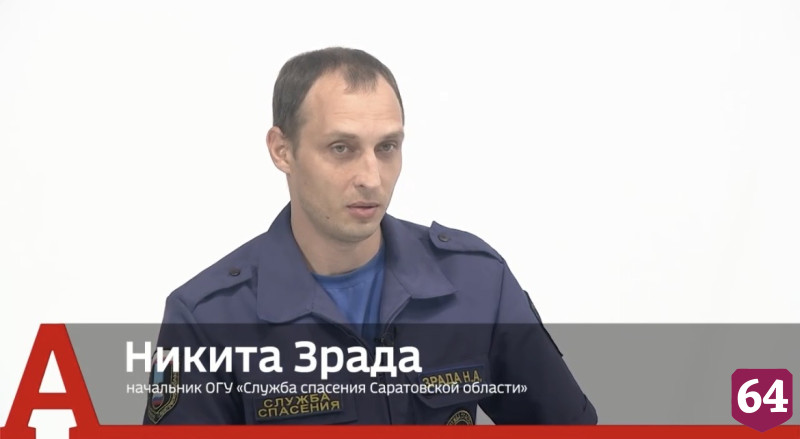  В Саратове начальник облспаса в выходной помог жителям горящей многоэтажки  