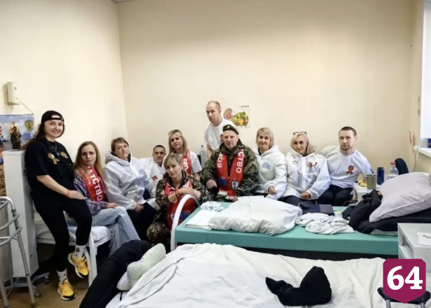 Саратовским участникам СВО подарили футболки «Связь поколений» 